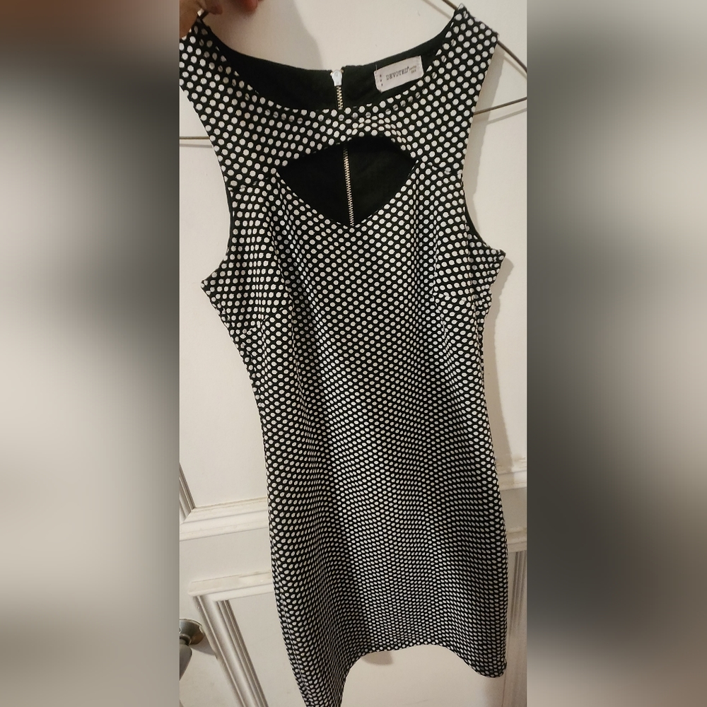 Robe noire à pois blanc